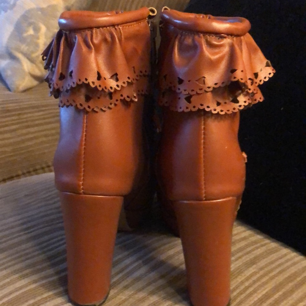 Ruffled booties - Picture 6 of 10